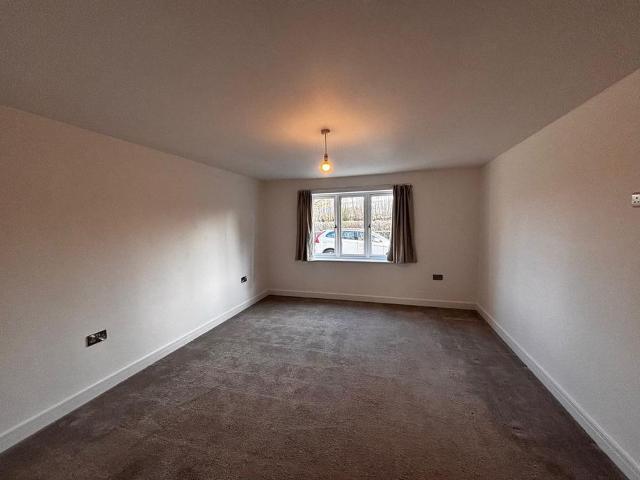 4 bedroom detached house to rent