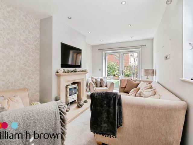 4 bedroom detached house to rent