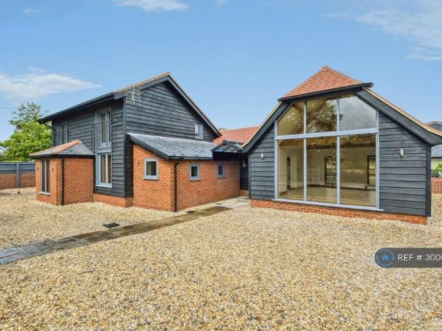 4 bedroom detached house to rent