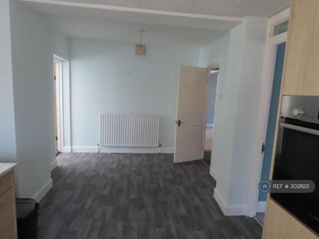 4 bedroom detached house to rent