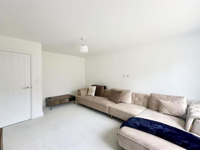4 bedroom detached house to rent
