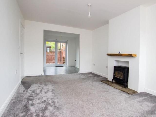 4 bedroom detached house to rent