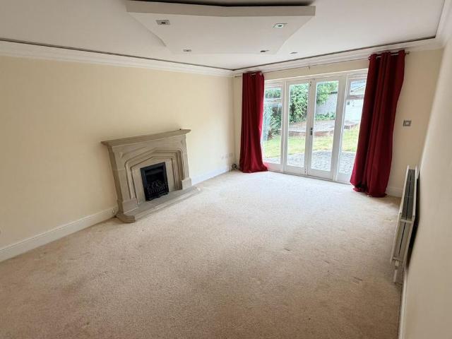 4 bedroom detached house to rent