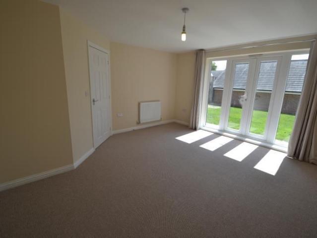 4 bedroom detached house to rent