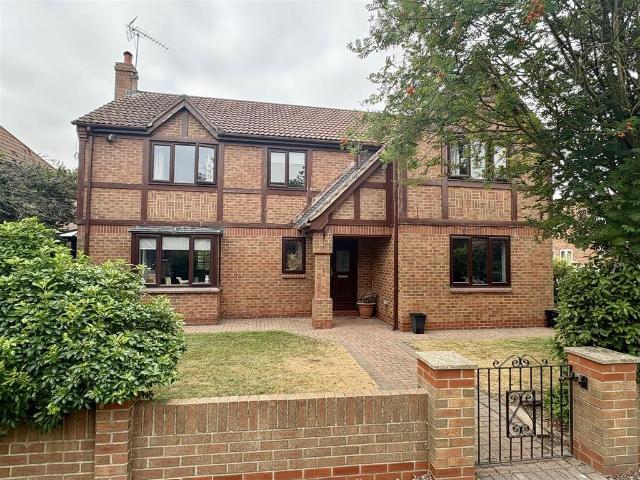 4 bedroom detached house to rent