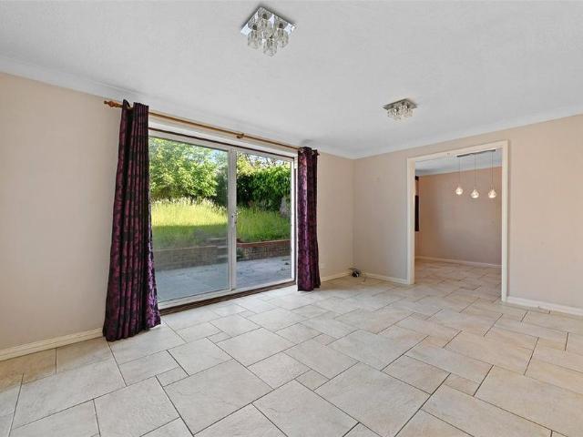 4 bedroom detached house to rent