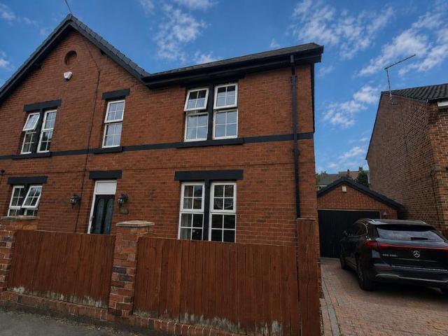 4 bedroom detached house to rent