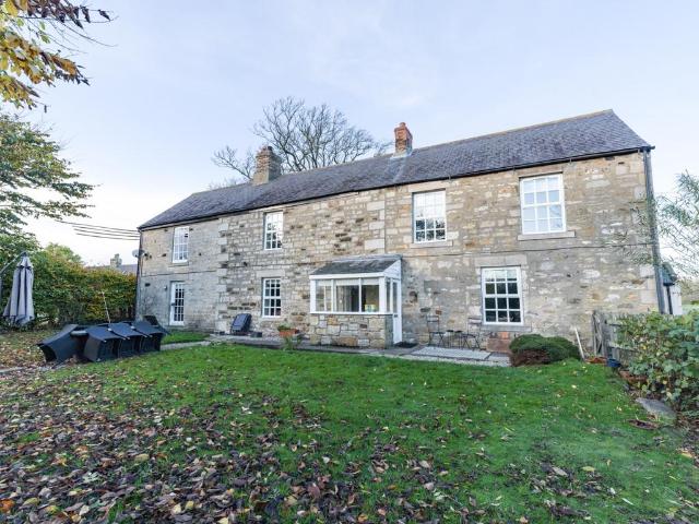4 bedroom detached house to rent