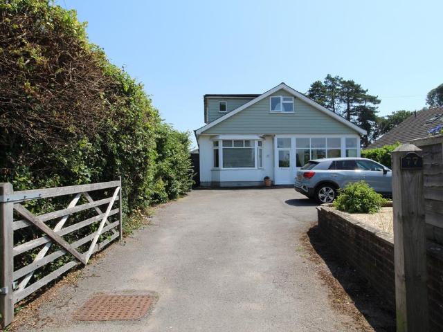 4 bedroom detached house to rent