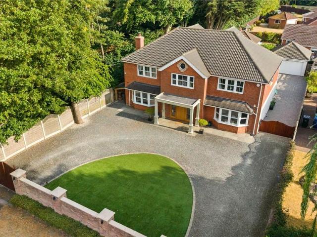 4 bedroom detached house to rent