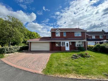 4 bedroom detached house to rent