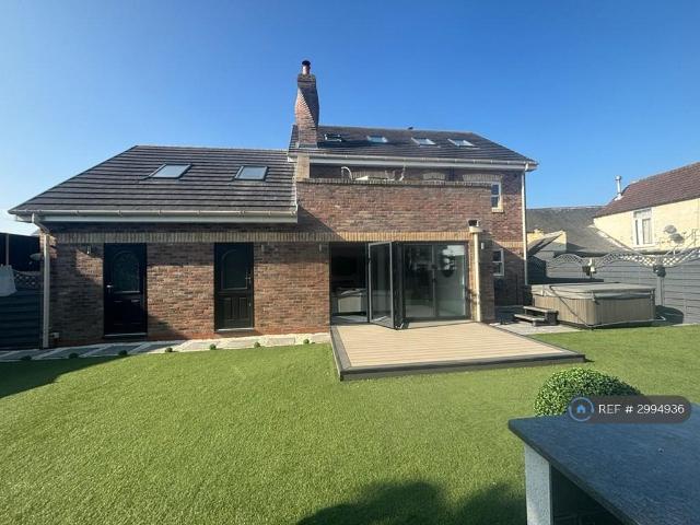 4 bedroom detached house to rent