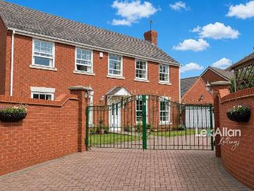 4 bedroom detached house to rent