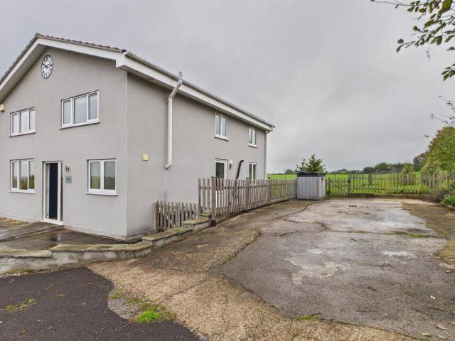 4 bedroom detached house to rent