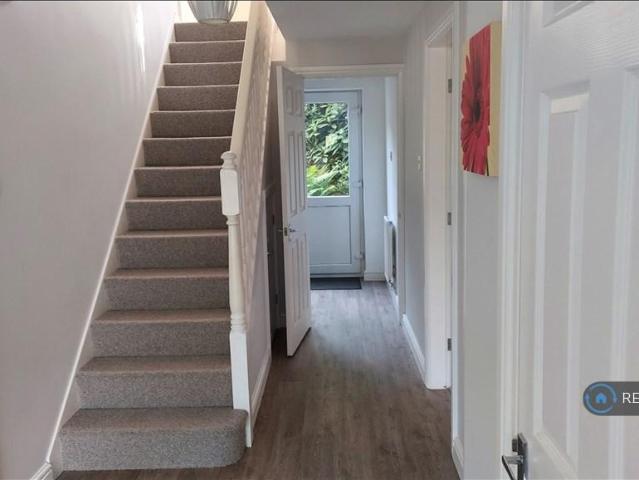 4 bedroom detached house to rent