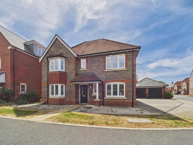 4 bedroom detached house to rent