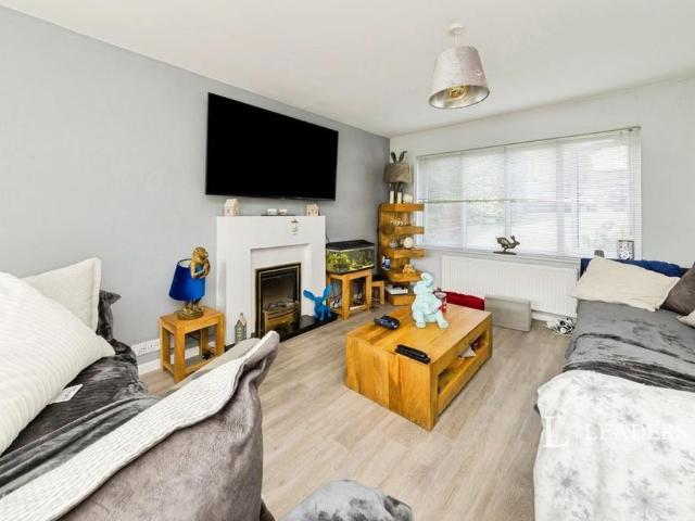 4 bedroom detached house to rent