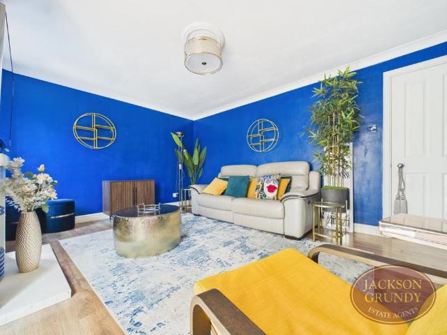 4 bedroom detached house to rent