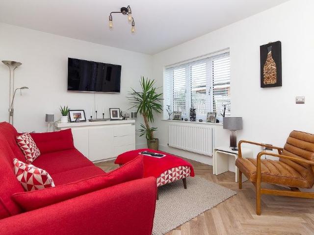 4 bedroom detached house to rent