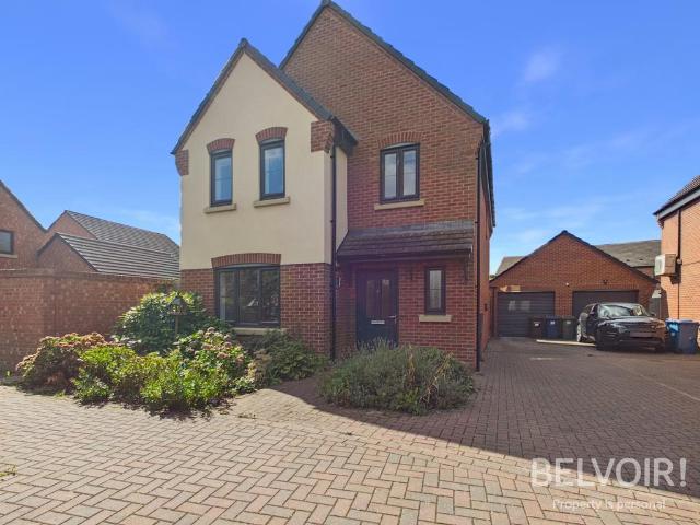 4 bedroom detached house to rent