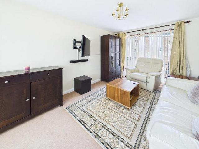 4 bedroom detached house to rent