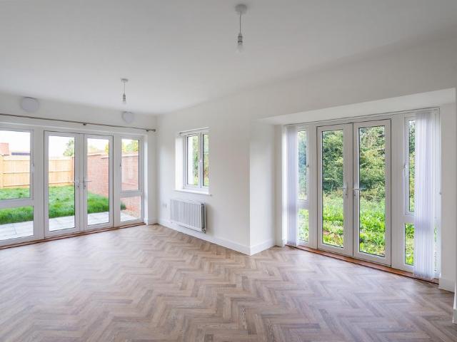 4 bedroom detached house to rent
