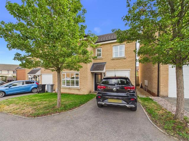 4 bedroom detached house to rent