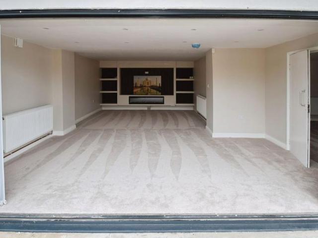 4 bedroom detached house to rent