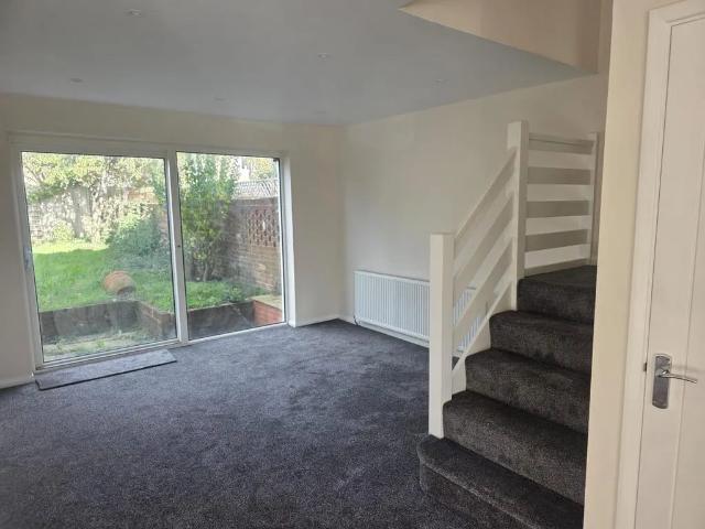 4 bedroom detached house to rent