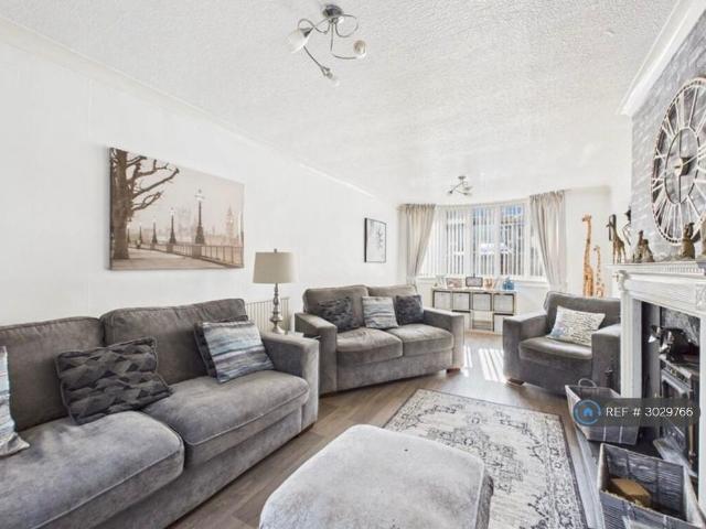 4 bedroom detached house to rent