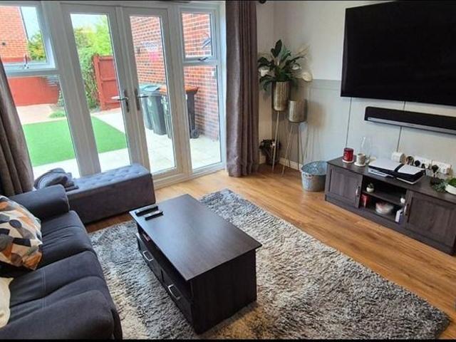 4 bedroom detached house to rent