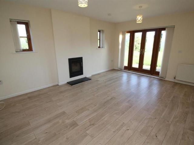 4 bedroom detached house to rent
