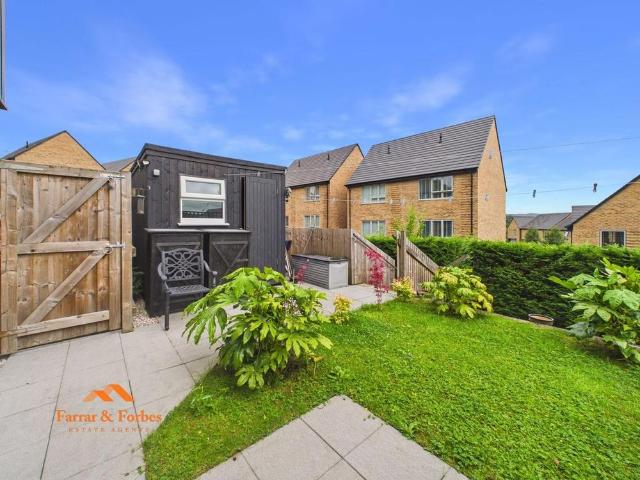4 bedroom detached house to rent