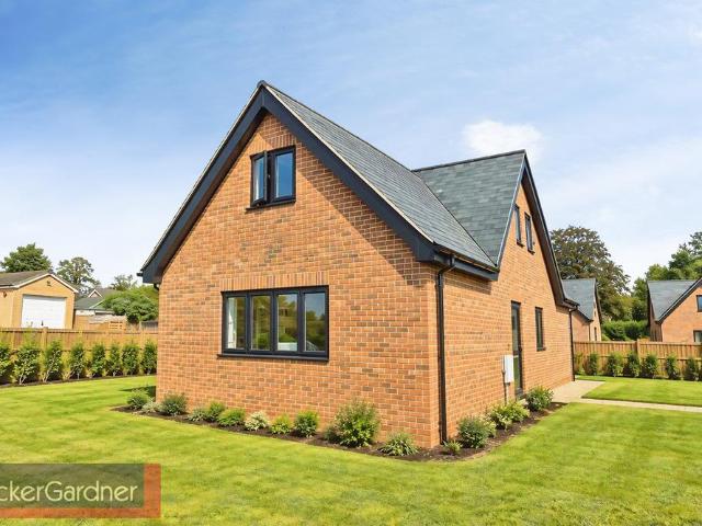 4 bedroom detached house to rent