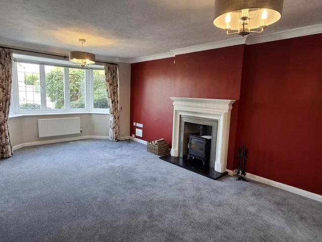 4 bedroom detached house to rent