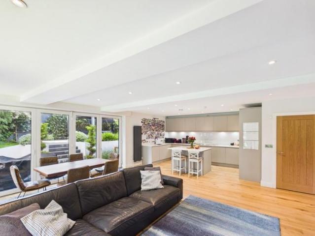 4 bedroom detached house to rent