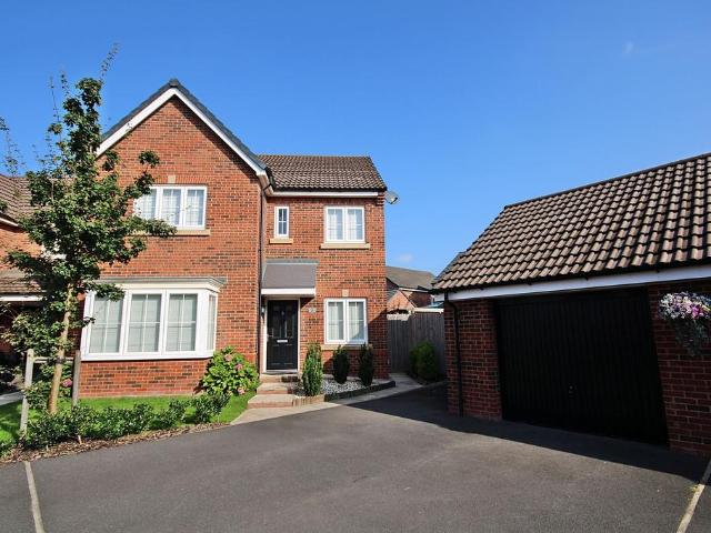 4 bedroom detached house to rent