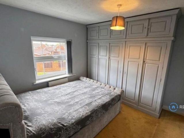 4 bedroom detached house to rent