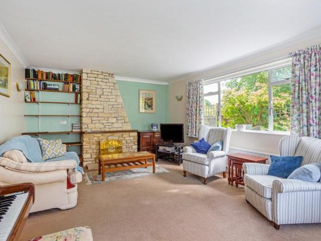 4 bedroom detached house to rent