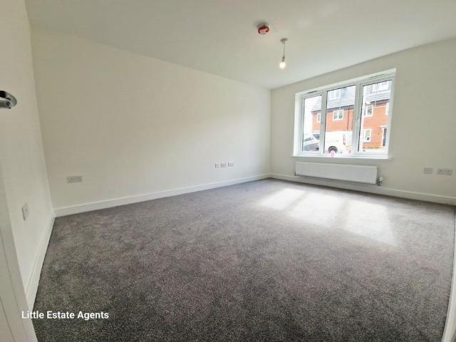 4 bedroom detached house to rent