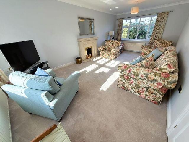 4 bedroom detached house to rent