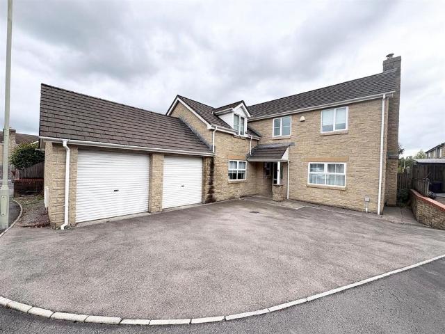 4 bedroom detached house to rent