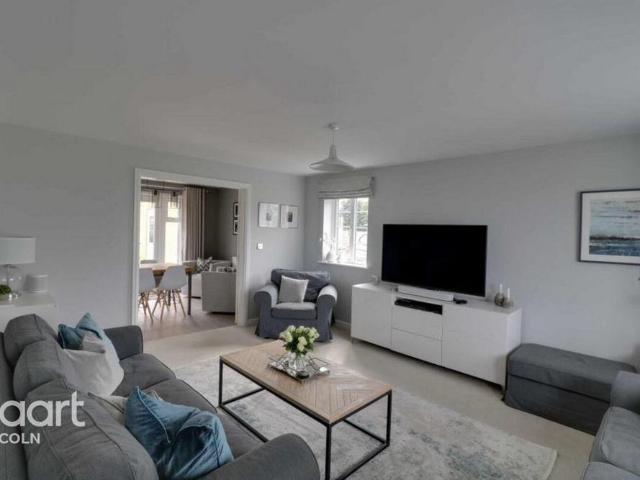 4 bedroom detached house to rent