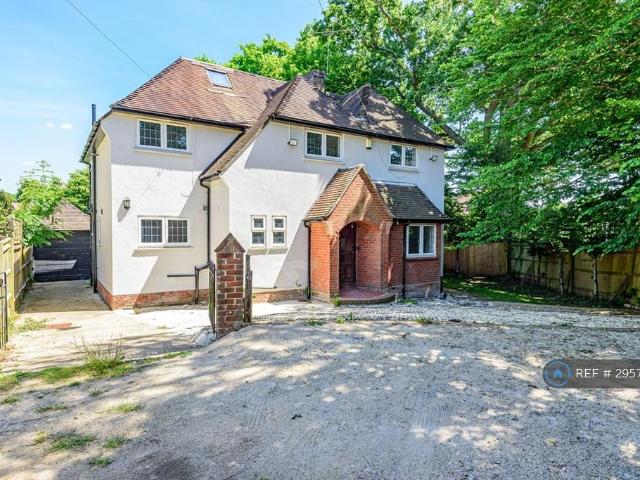 4 bedroom detached house to rent