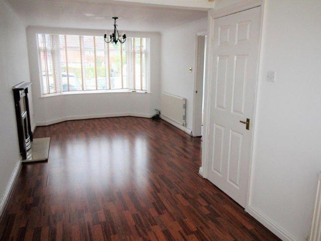 4 bedroom detached house to rent
