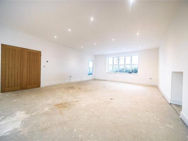 4 bedroom detached house to rent