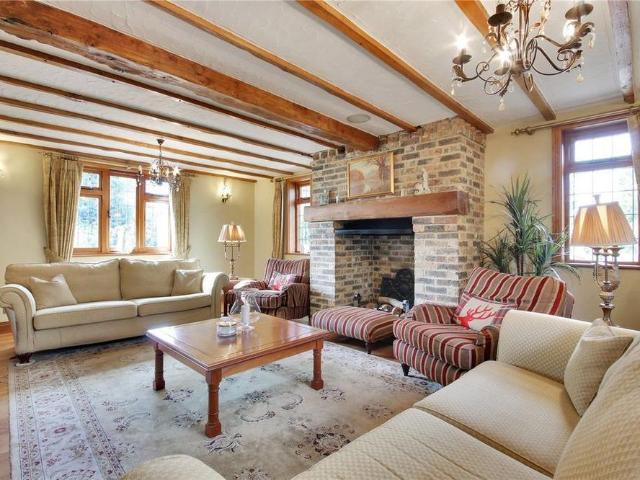 4 bedroom detached house to rent