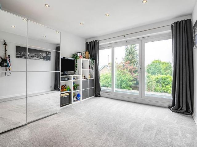 4 bedroom detached house to rent