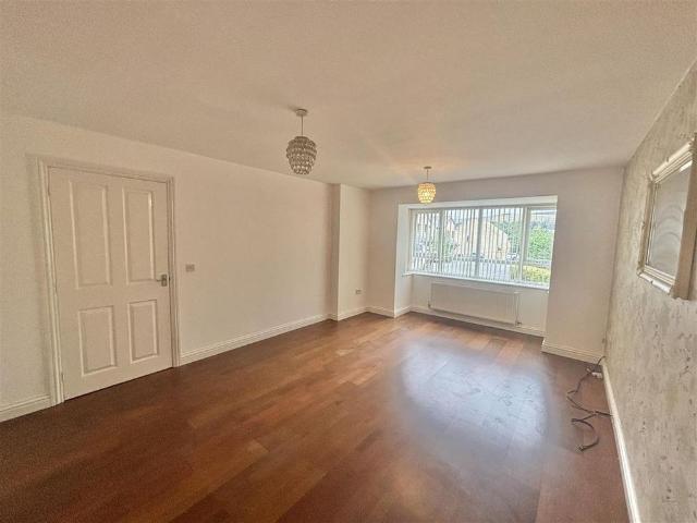 4 bedroom detached house to rent