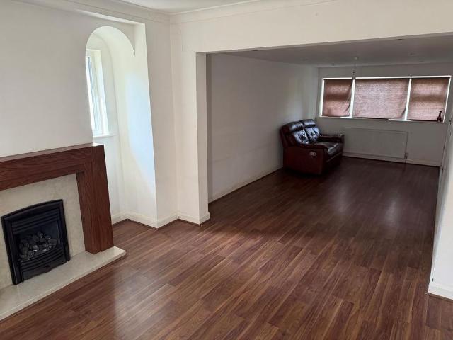 4 bedroom detached house to rent